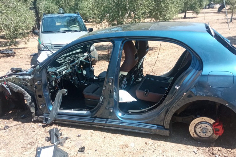 Una delle due autovetture recuperate dalle Guardie Campestri