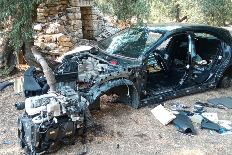 Una delle due autovetture recuperate dalle Guardie Campestri