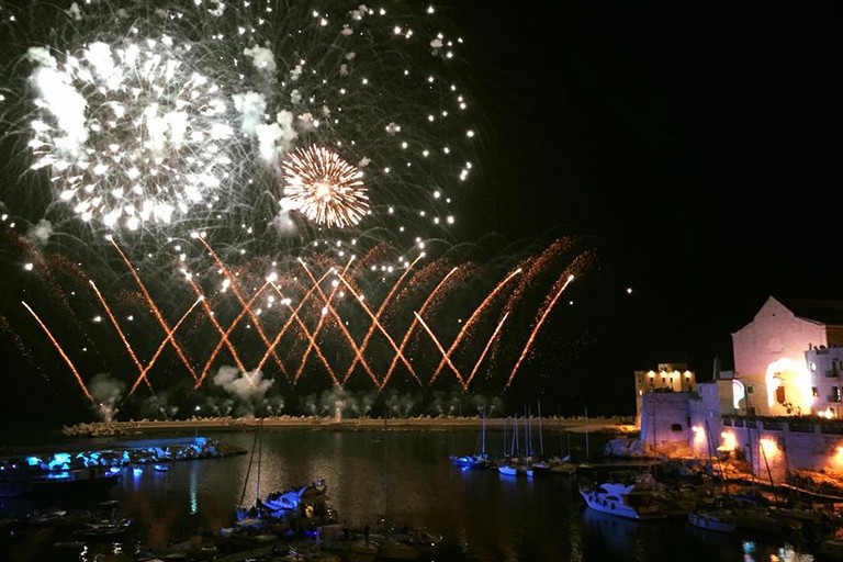 Stasera i fuochi in Cala Porto