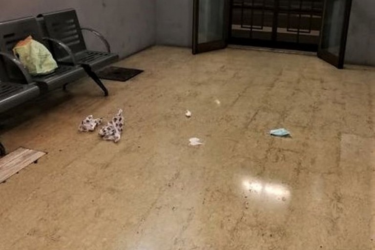 Sporcizia nella sala d'aspetto