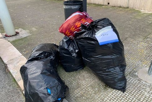 Indifferenziato abbandonato in via Papa Giovanni XXIII