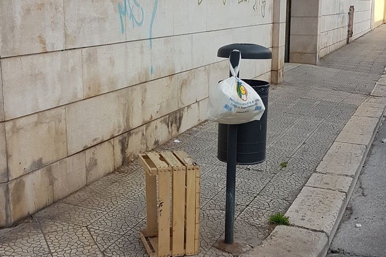 Rifiuti indifferenziati abbandonati