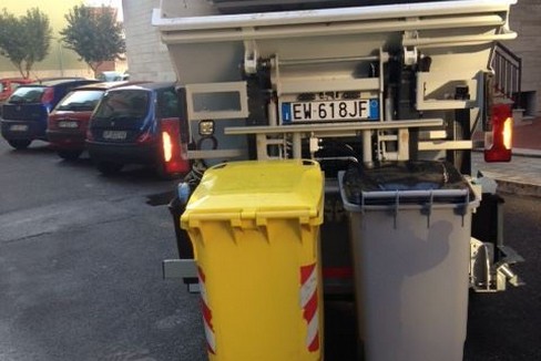 Camion in azione per la raccolta
