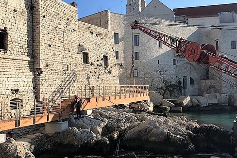 La scaletta che porterà dal centro storico a Levante