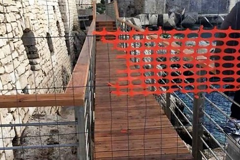 La passerella nuovamente interdetta