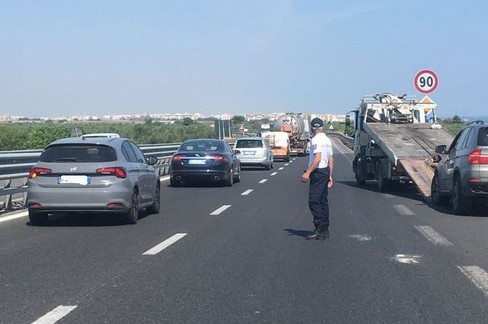 Le code sulla strada statale 16 bis