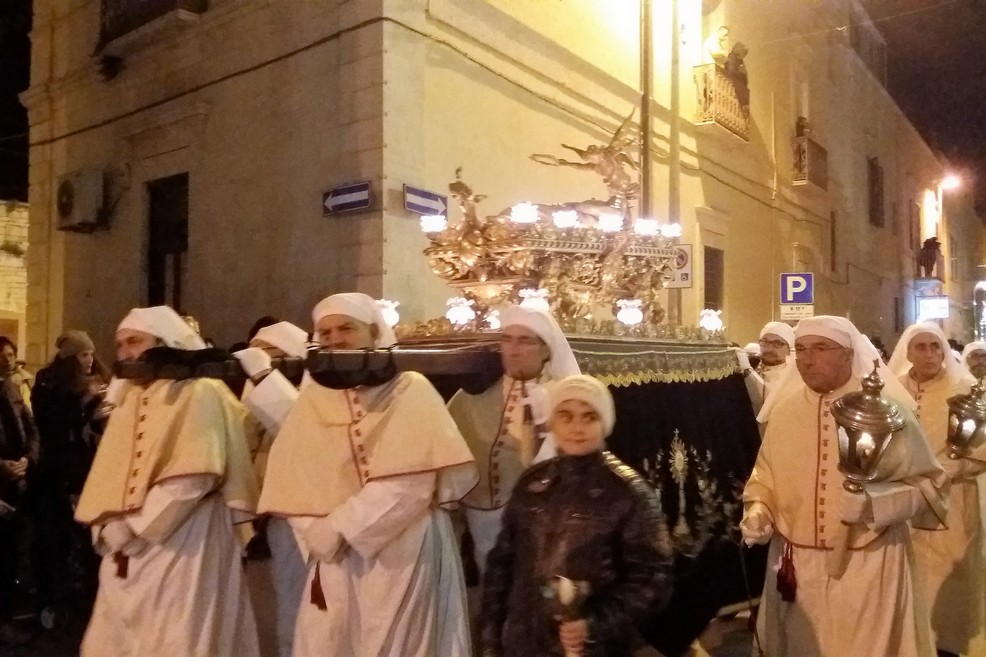 Il Cristo morto in processione