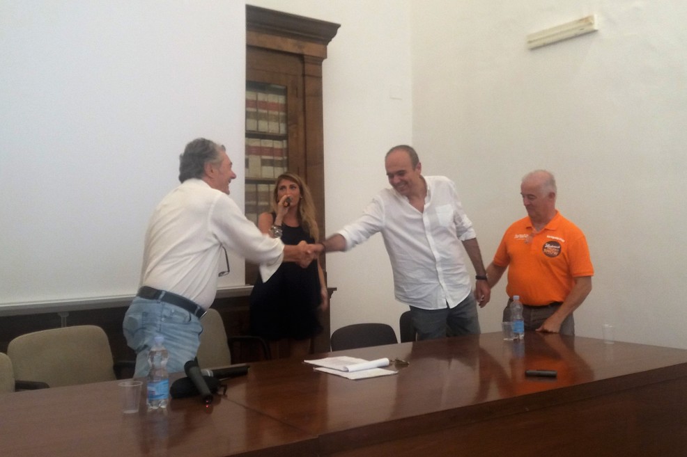L'incontro tra Casaro e Mazzi. <span>Foto Gianluca Battista</span>