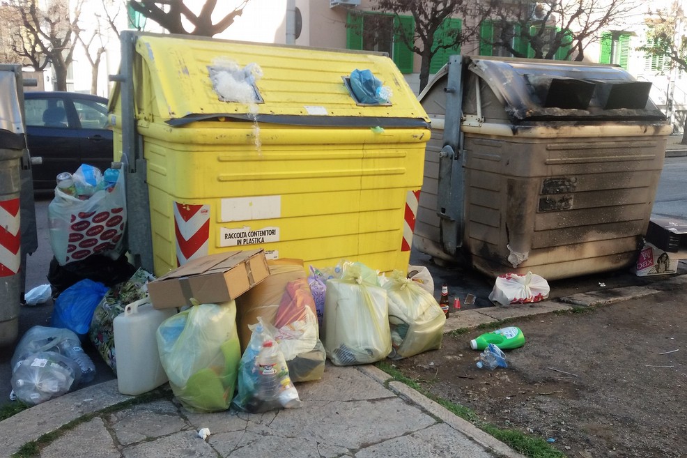 L'isola ecologica (?) di via Toselli