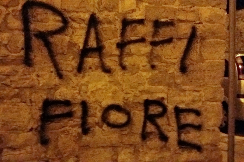 La scritta incriminata. <span>Foto Gianluca Battista</span>
