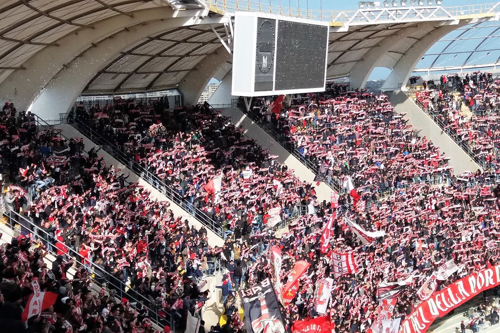 Sciarpata in Curva Nord. <span>Foto Gianluca Battista</span>