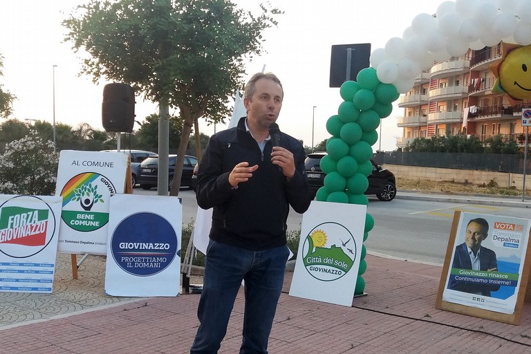 Tommaso Depalma in piazzetta don Tonino Bello