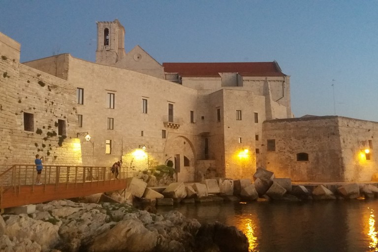 Le antiche mura da Levante. <span>Foto Gianluca Battista</span>