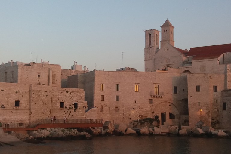 Il borgo antico visto da Levante. <span>Foto Gianluca Battista</span>