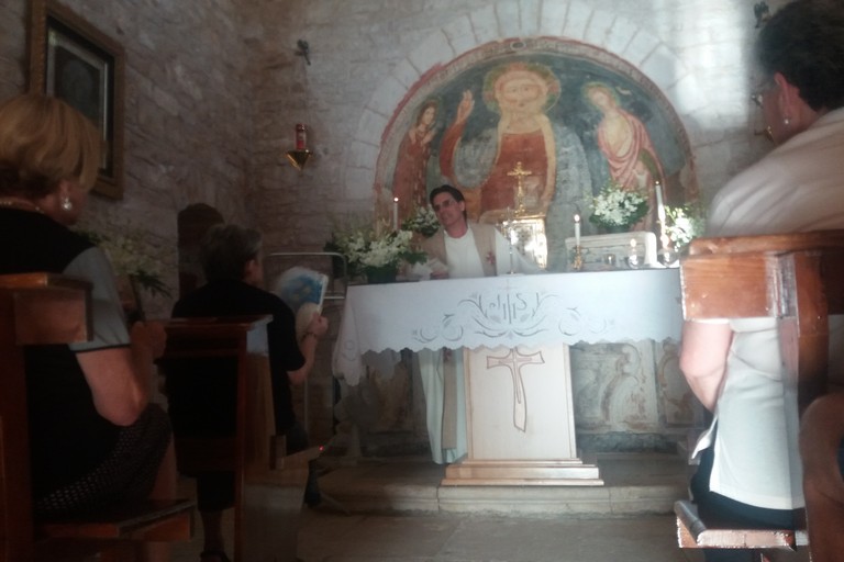 Padre Francesco Depalo durante la sua omelia
