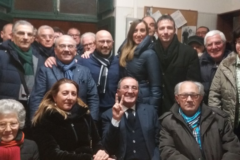 Perrone tra gli elettori di Forza Italia. <span>Foto Gianluca Battista</span>