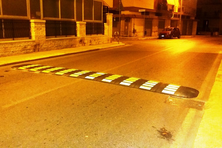 Dissuasori in via Daconto. <span>Foto Gianluca Battista</span>