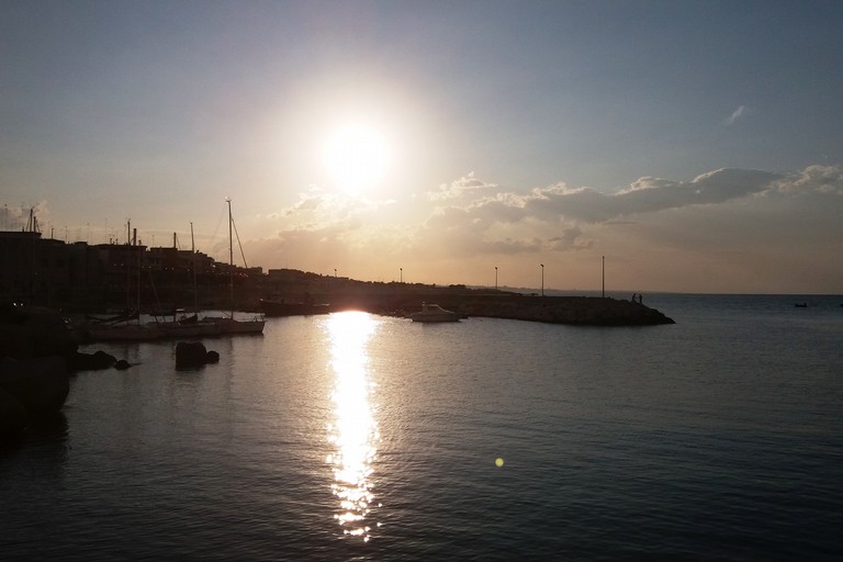 Il porticciolo al tramonto. <span>Foto Gianluca Battista</span>