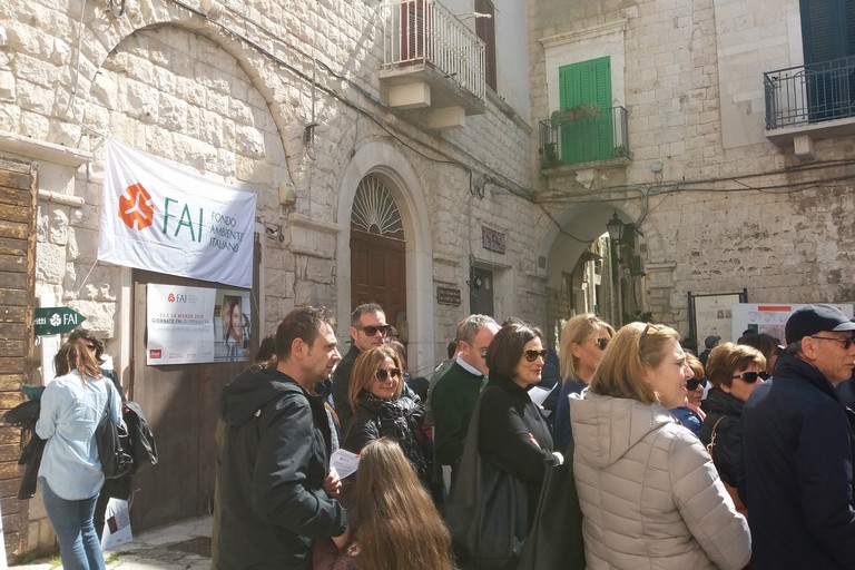Visitatori in coda per il FAI. <span>Foto Gianluca Battista</span>