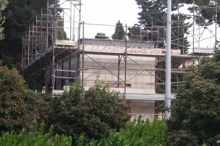 Impalcature sui bagni della Villa Comunale. <span>Foto Gianluca Battista</span>