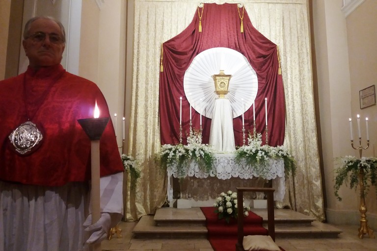 Confratelli vegliano il repositorio a San Domenico. <span>Foto Gianluca Battista</span>