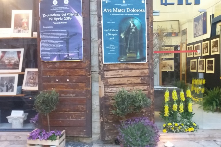 L'allestimento esterno alla Pro Loco. <span>Foto Gianluca Battista</span>