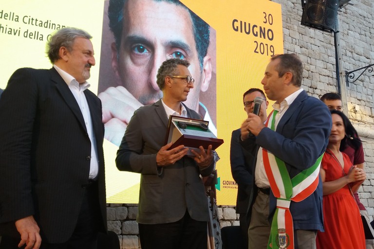 John Turturro riceve le chiavi della città. <span>Foto Gianluca Battista</span>