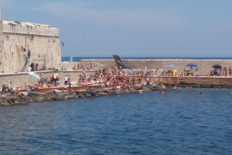 Bagnanti a Levante