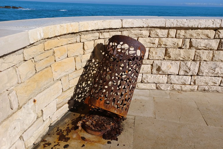 Usura cestino portarifiuti. <span>Foto Gianluca Battista</span>