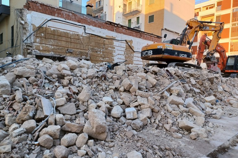 Demolizione ex cinema via Bari