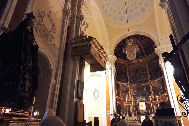 L'Addolorata incontra il Crocifisso