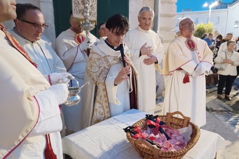 Benedizione croci Ascensione. <span>Foto Gianluca Battista</span>