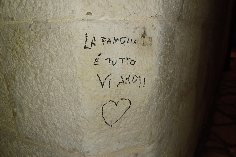 Scritta in piazza Zurlo