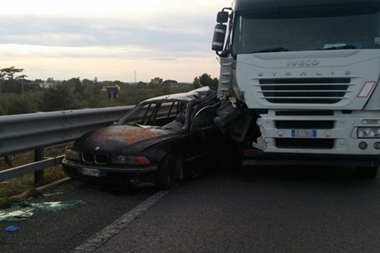 L'incidente stradale avvenuto sulla strada statale 16 bis