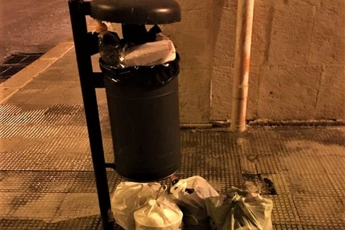 Rifiuti in via Lupis