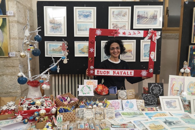 Elisa Raguseo ai Mercatini di Natale della Touring Juvenatium. <span>Foto Uff.Stampa TJ</span>