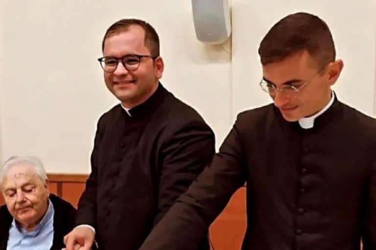 Don Luigi Ziccolella con don Giuseppe Germinario. <span>Foto Parrocchia Maria SS Immacolata </span>