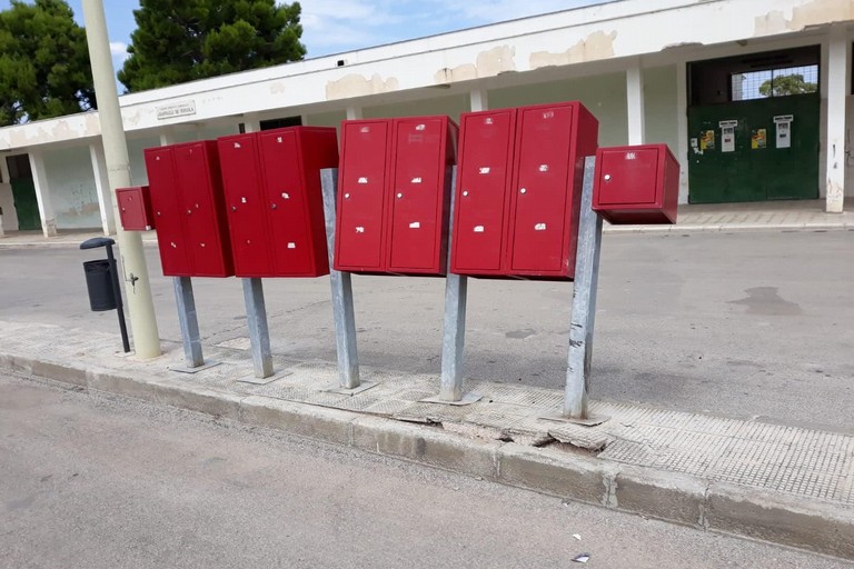 Le cassette postali sradicate dal suolo alla D1.1
