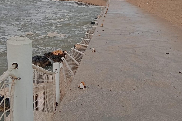 Balaustra crollata a Levante