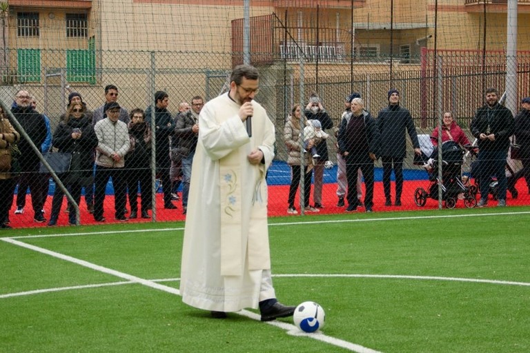 Don Cesare Pisani inaugura il Campo 