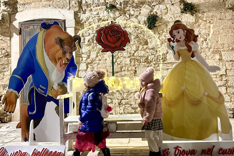 La Bella e la Bestia in piazza Meschino