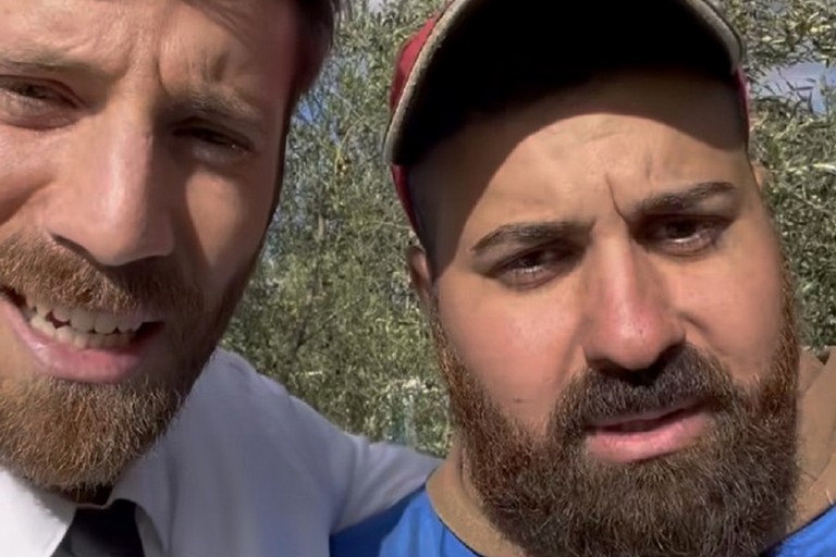 Il simpatico contadino-influencer Michele Monopoli (a destra)