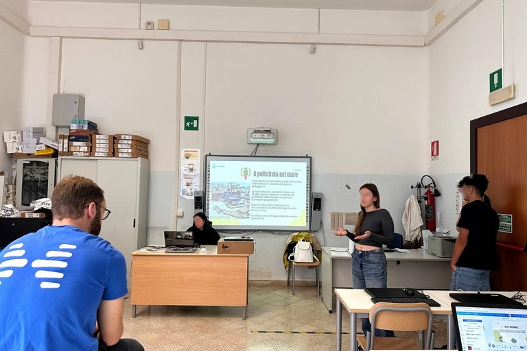2Hands al Liceo Spinelli