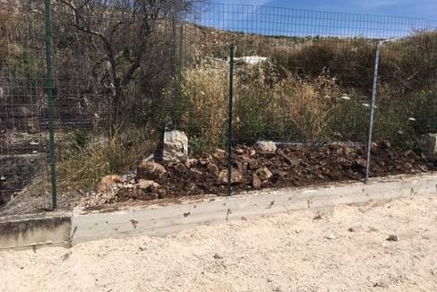 Il muretto di contenimento a San Pietro Pago. <span>Foto Comune di Giovinazzo</span>