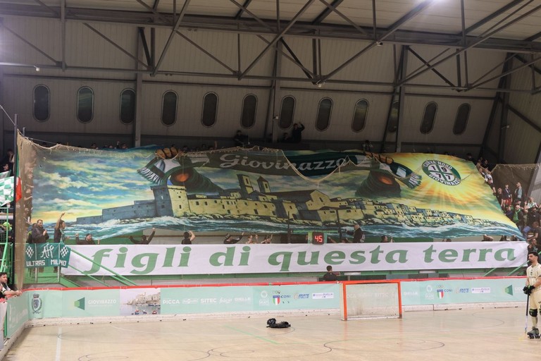 Coreografia Ultras AFP Giovinazzo. <span>Foto Staff sindaco </span>
