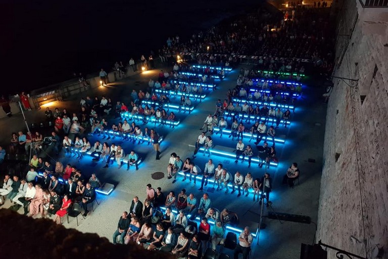 Pubblico in Piazzale Aeronautica Militare