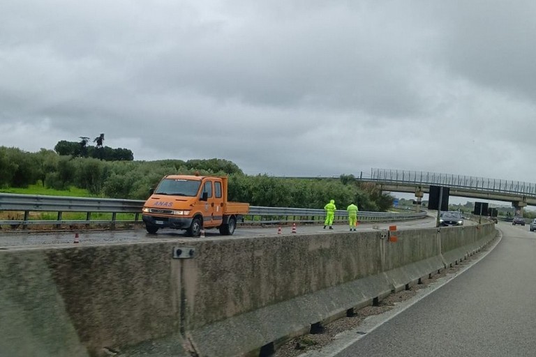 Operai ANAS al lavoro tra Giovinazzo e S.Spirito