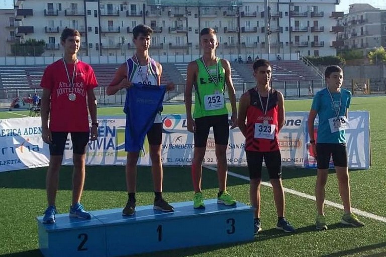 Alex Ronchi (in canotta verde)