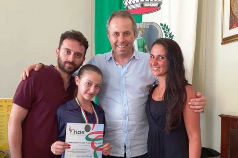 Tutti in posa nell'ufficio del Sindaco