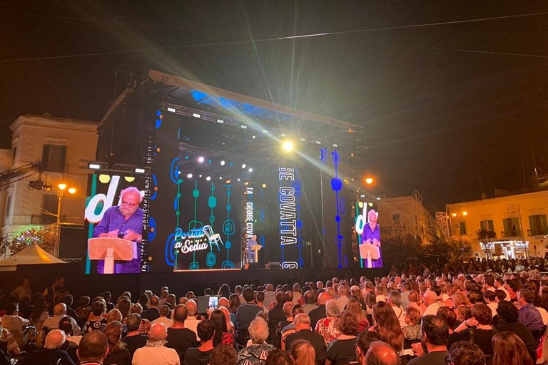 Lo show Portati una sedia
